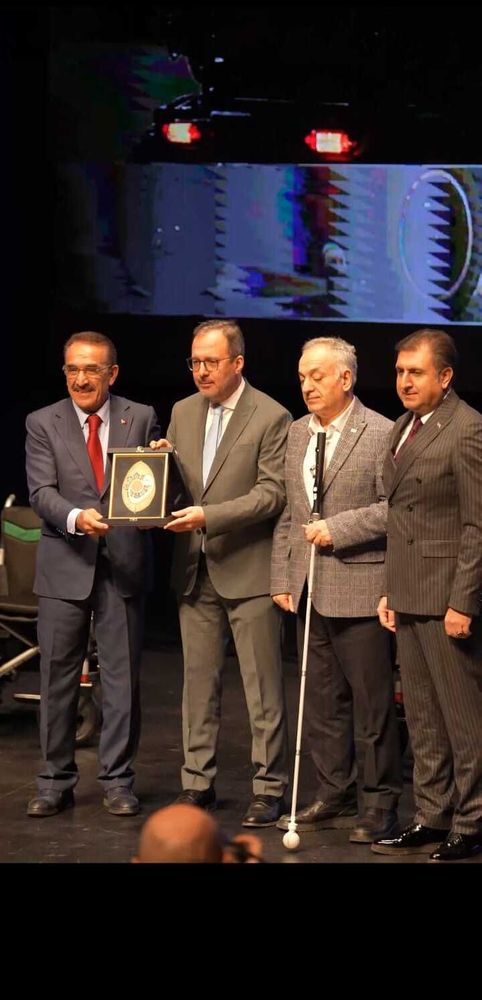 Bir Sandalye, Bin Umut