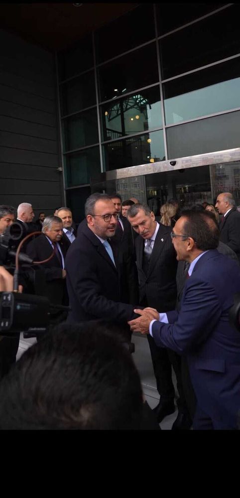 Bir Sandalye, Bin Umut