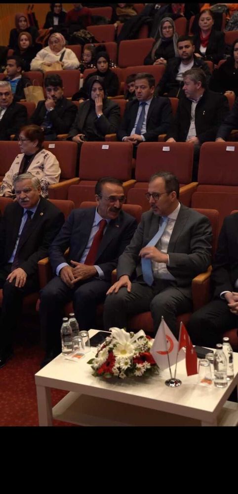 Bir Sandalye, Bin Umut