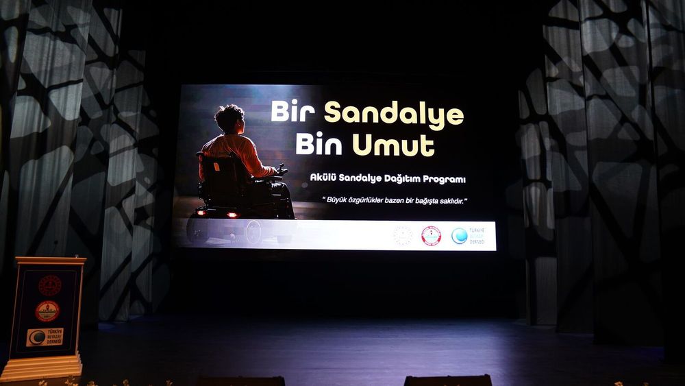 Bir Sandalye, Bin Umut
