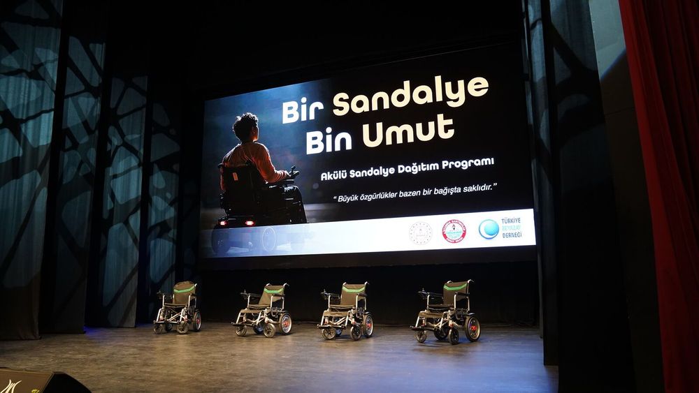 Bir Sandalye, Bin Umut