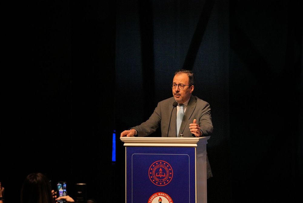Bir Sandalye, Bin Umut