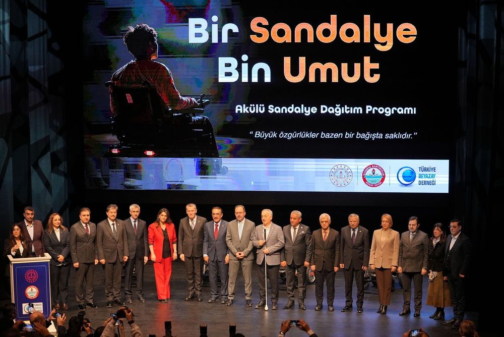 Bir Sandalye, Bin Umut